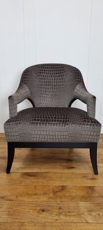 fauteuil gestoffeerd in zwarte velvet met een patroon