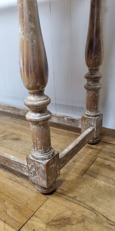 Franse Wandtafel met Baluster poten